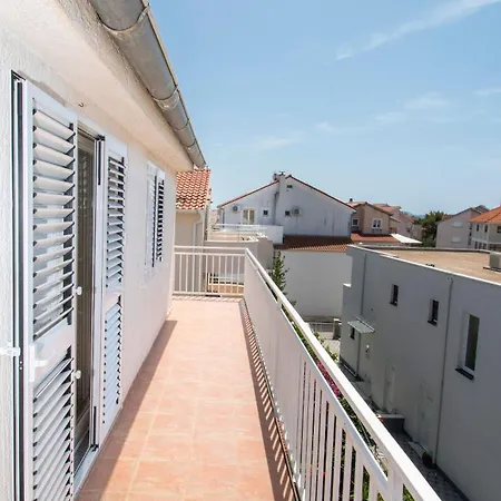 Apartman Neve