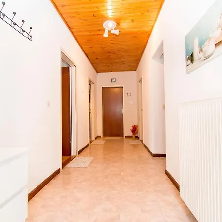 Neve Apartman *