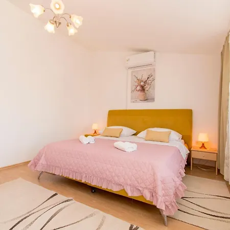 Neve Apartman